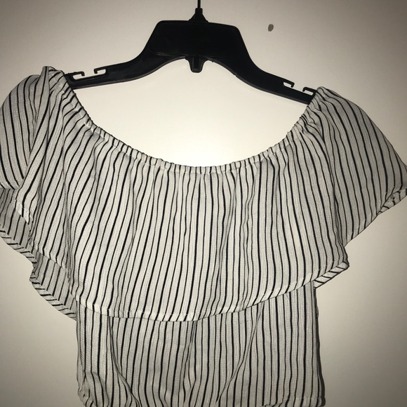 Ute off the shoulder top! - Picture 2 of 3